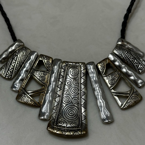 Vintage Silver Tone Trapezoid Pendant Black Leather Necklace - Picture 2 of 8